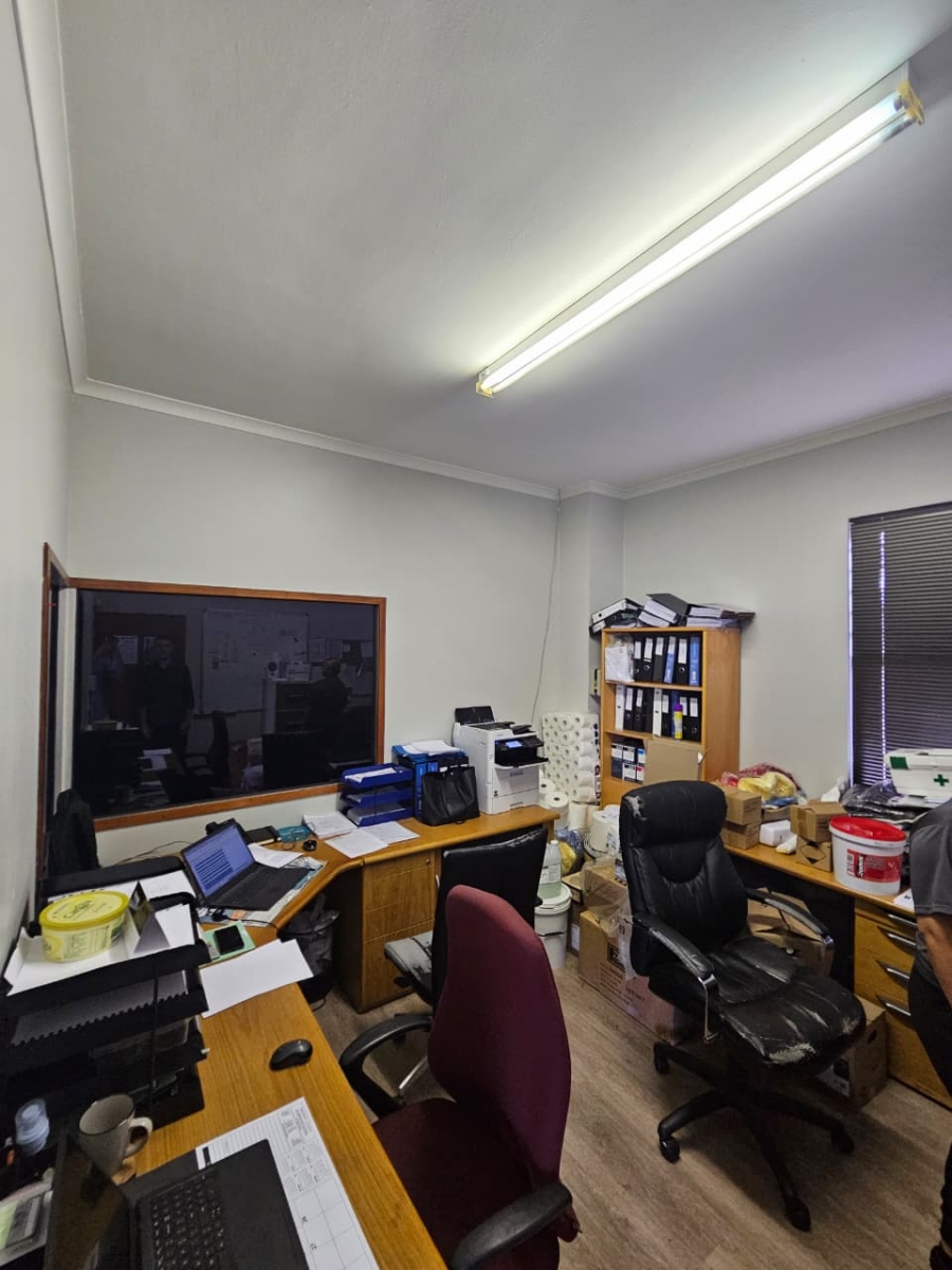 To Let Commercial Property for Rent in Rosenpark Western Cape